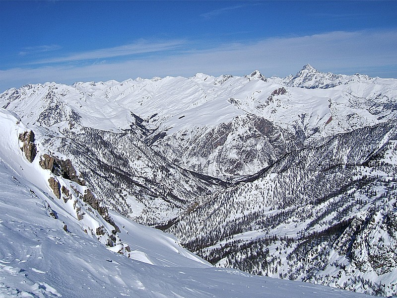 #9 Cassin : Vue sur la descente possible par les couloirs, et le Viso ainsi que plein de 3000m habituel Marchisa Chersogno etc. Cassin : Vue sur la descente possible par les couloirs, et le Viso ainsi que plein de 3000m habituel Marchisa Chersogno etc.