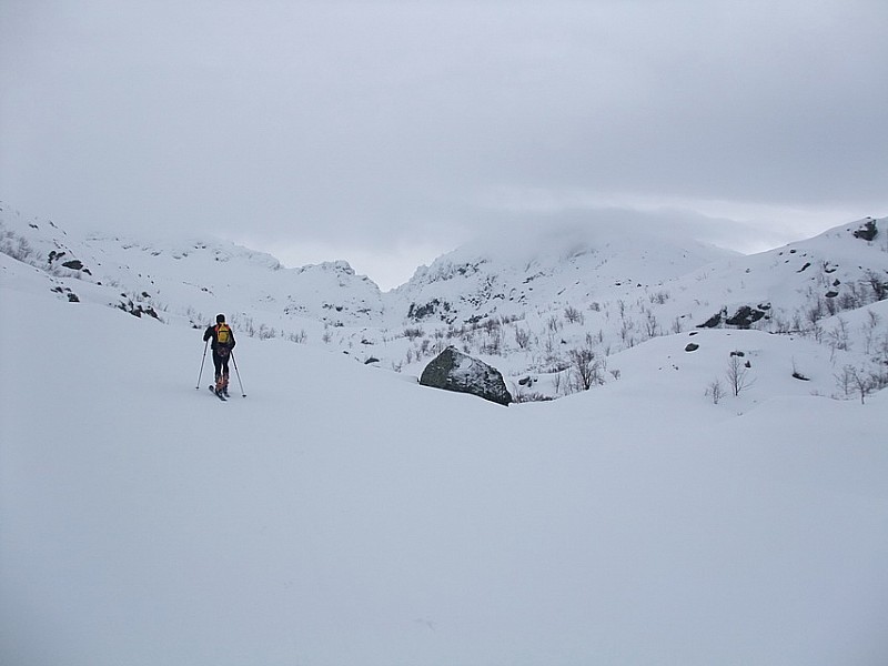 #2 Montée vers les pozzi : le couloir de puzzolu dans l Montée vers les pozzi : le couloir de puzzolu dans l'axe