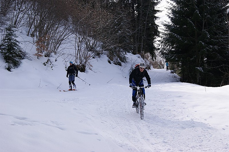 #5 Un skieur tout étonné : Mais qu Un skieur tout étonné : Mais qu'est qu'ils font là??!!!!