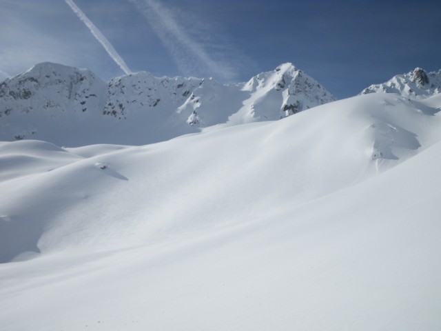 #1 Sous le Col des Balmettes : Le ciel est encore dégagé Sous le Col des Balmettes : Le ciel est encore dégagé