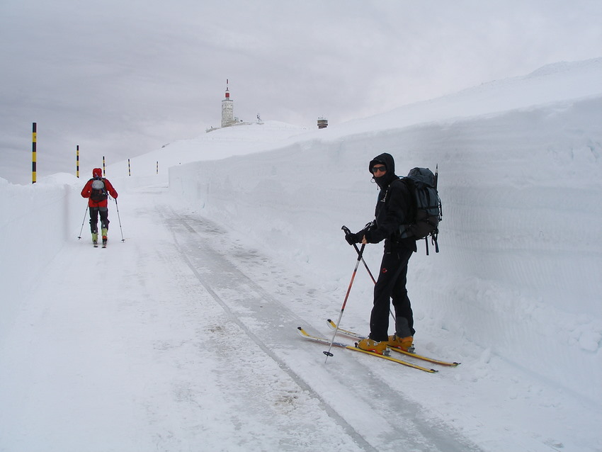 #8 Montée à l Montée à l'abri du vent : Belle quantité de neige peu avant le col des Tempêtes