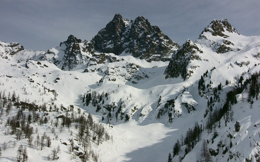 Cime de Nasta et le Refuge Remodino que l'on devine juste en dessous