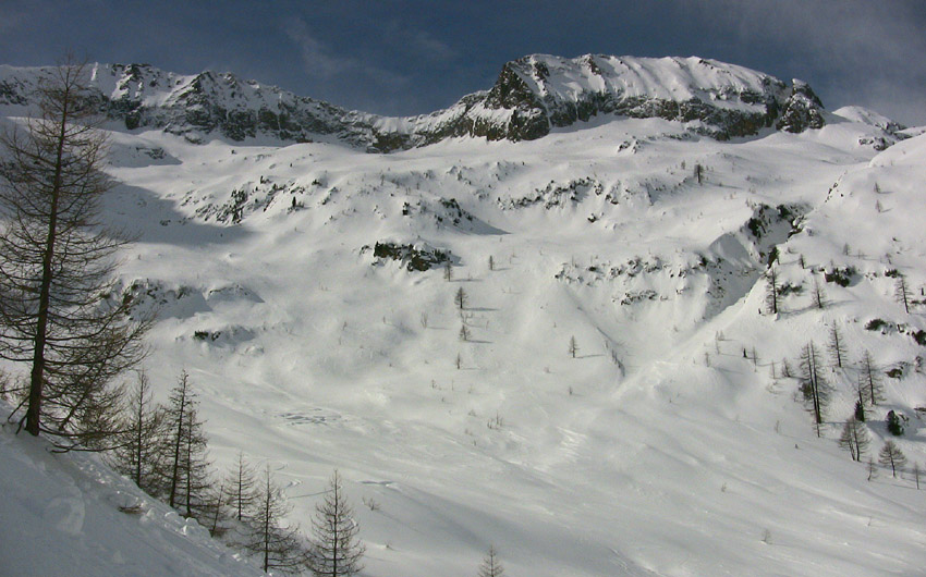 Début du vallon de Cerise que l'on va remoter sur 750m dominé par la Cime Pagari de Salèse, et le versant Frémamorte