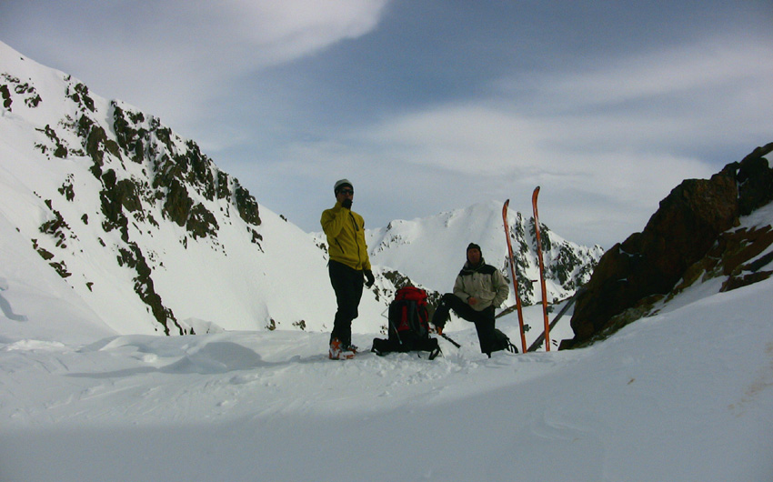 #20 Arrivée au Col ou une descente de 1000m dans la vallon de Cerise nous attend Arrivée au Col ou une descente de 1000m dans la vallon de Cerise nous attend