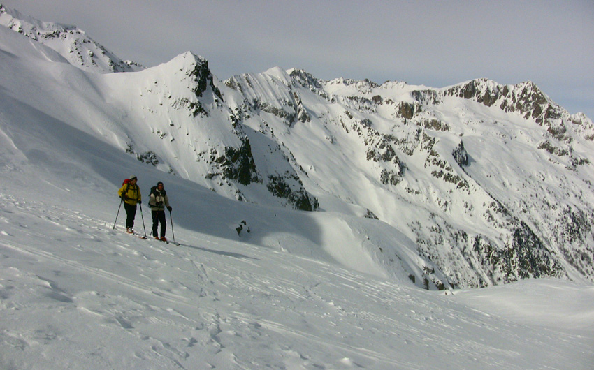 Col Guillié, prêt pour une super descente du vallon de la Balme Guillié...  attention après il faudra remonter !!!