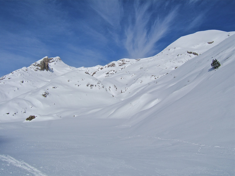 #5 Palù en Tanaro : Du replat de Gola della Chuisetta 1800m on voit bien l Palù en Tanaro : Du replat de Gola della Chuisetta 1800m on voit bien l'itinéraire de montée jusqu'au sommet.