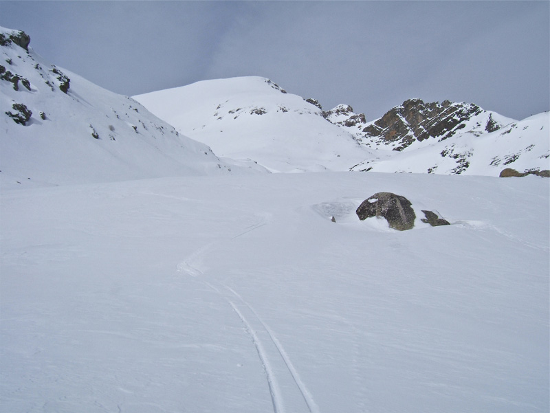 #12 Palù en Tanaro : Le sommet de Palù et sa pente sommitale vue du Passo delle Menestrelle. Palù en Tanaro : Le sommet de Palù et sa pente sommitale vue du Passo delle Menestrelle.