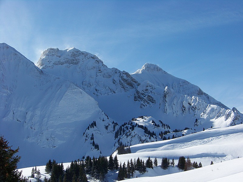 #1 col de Cenise : Vent fort sur Pte Blanche et Jallouvre col de Cenise : Vent fort sur Pte Blanche et Jallouvre