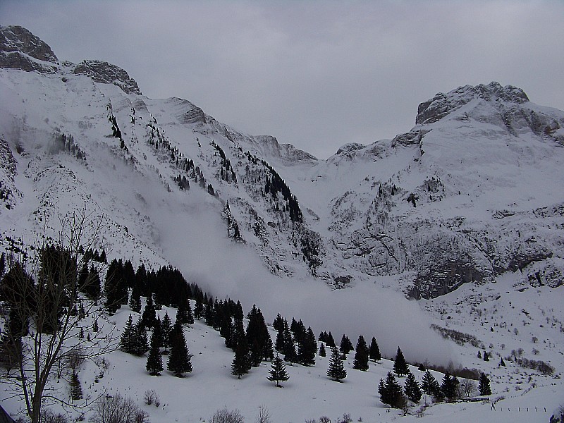 #3 avalanche Bargy : Grosse avalanche versant Nord de la Tour du Bargy à 16h avalanche Bargy : Grosse avalanche versant Nord de la Tour du Bargy à 16h