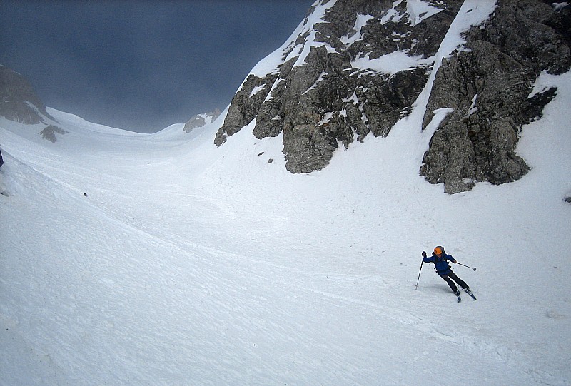 Couloir E : Jérôme prend confiance dans cette neige lourde