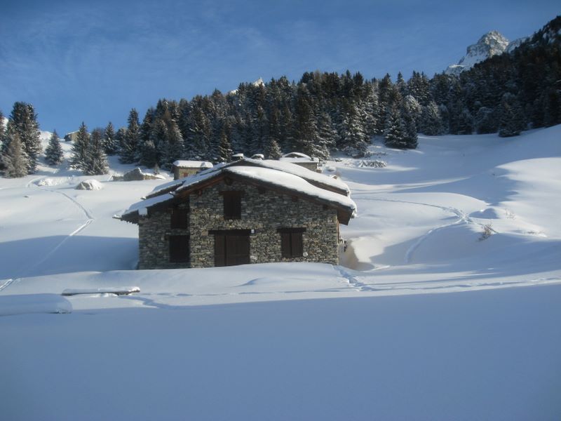 #2 Refuge de l Refuge de l'Aiguille Doran : Dans son écrin de neige