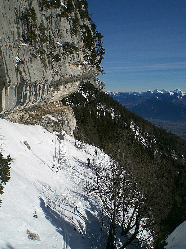 #2 Montée au Col de l Montée au Col de l'Alpe : Sous les falaises