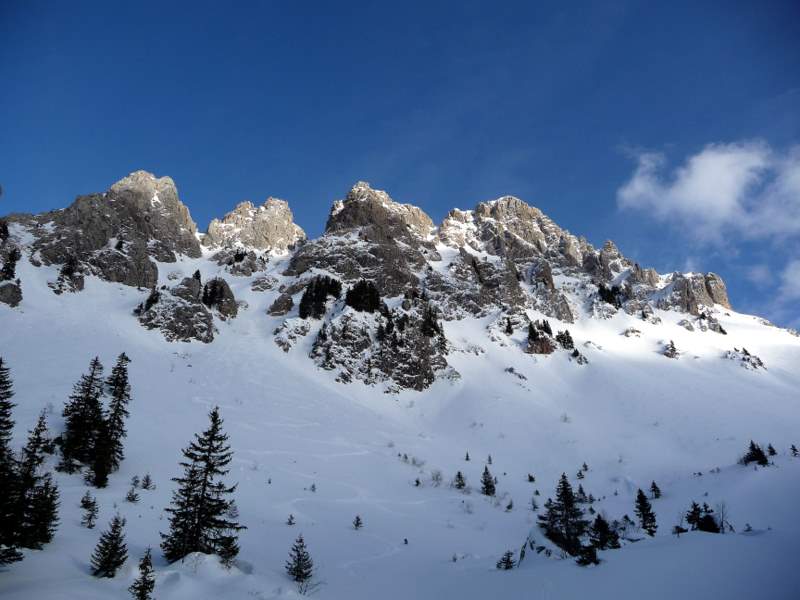 #9 Pte de Chalune : Face W de Chalune quasiment sans coulées Pte de Chalune : Face W de Chalune quasiment sans coulées