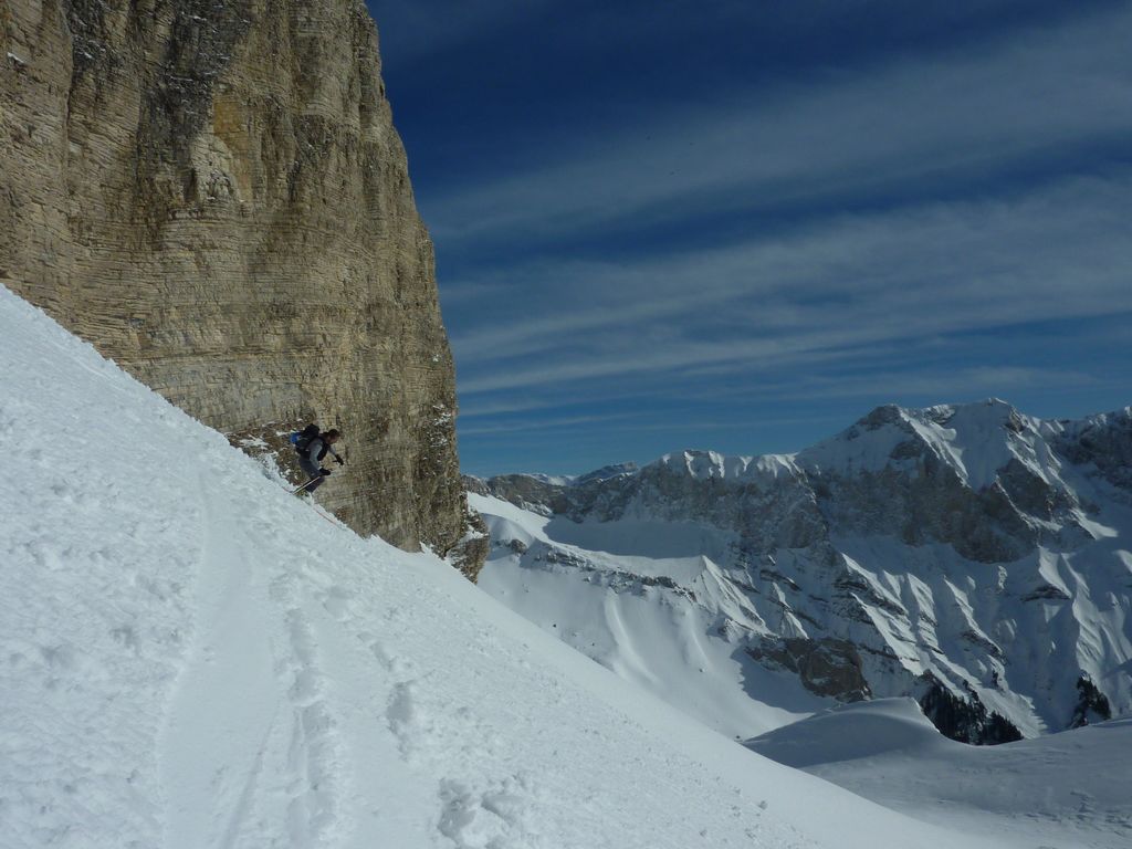 #17 Couloir SW du Lauzon : sortie de ces grandes tours calcaires qui semblent si instables... Couloir SW du Lauzon : sortie de ces grandes tours calcaires qui semblent si instables...