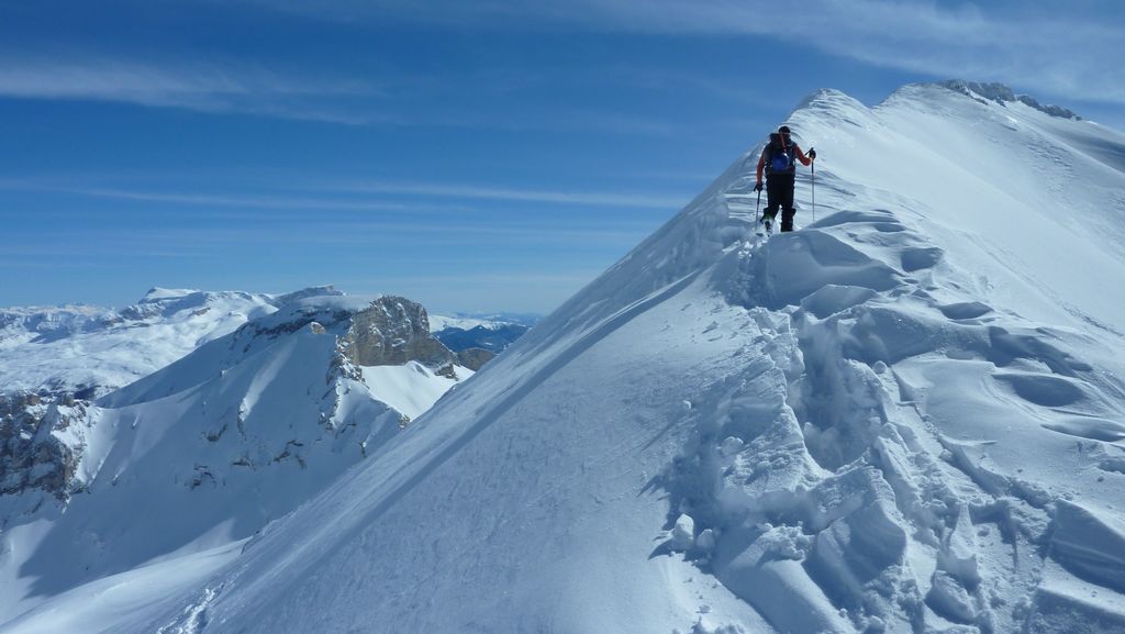 #11 Tete de Vallon Pierra : superbe cheminement sur la ligne de crete Tete de Vallon Pierra : superbe cheminement sur la ligne de crete