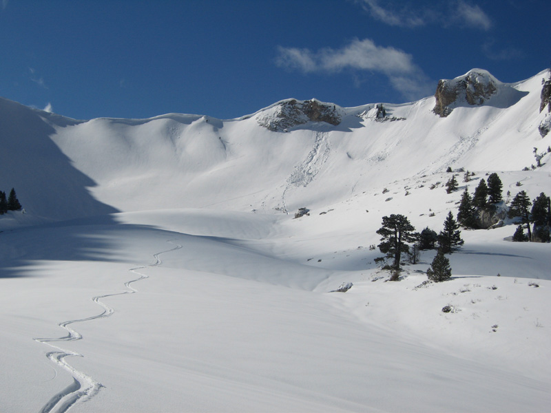 #6 Col de Bellefond : Un des skieurs trace la pente, trouvez-le... Col de Bellefond : Un des skieurs trace la pente, trouvez-le...