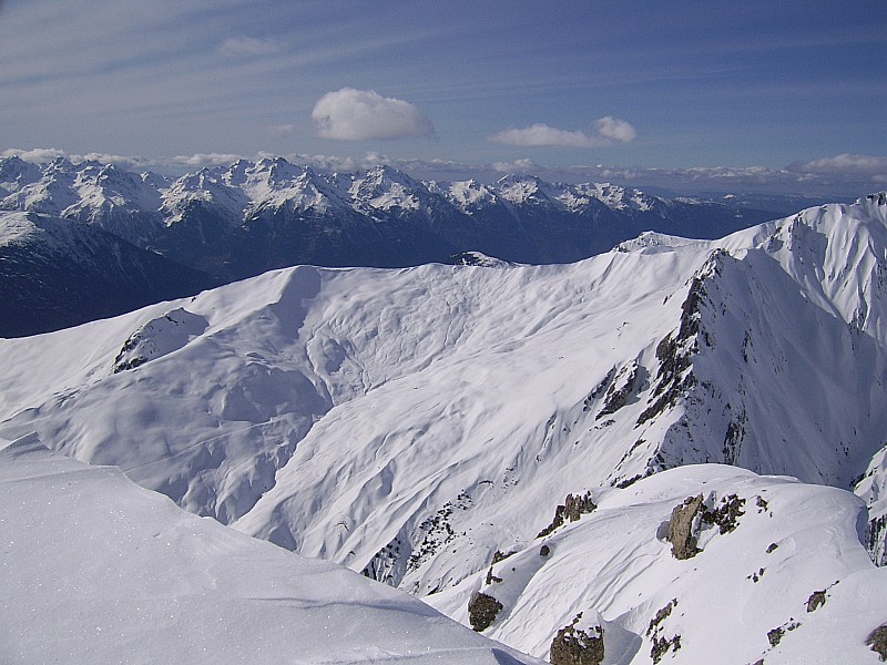 vers l'ouest : lancheton devant , belledonne derrière