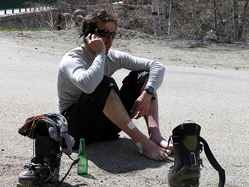 #10 Col de la lavey : Fin de la boucle: merci au montagnard pour les bieres fraiches dans le camion.... Col de la lavey : Fin de la boucle: merci au montagnard pour les bieres fraiches dans le camion....