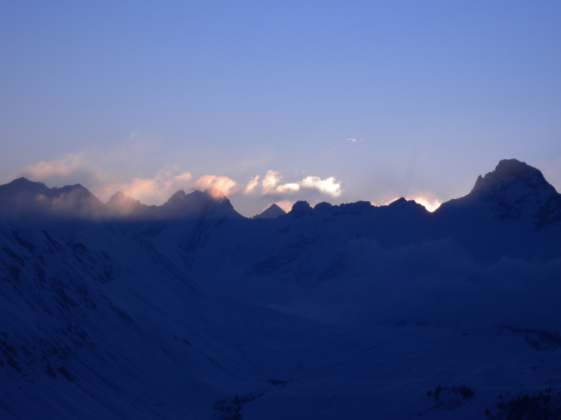 #4 Aravis : C Aravis : C'est l'avantage de skier de nuit ... on assiste à des levers de soleil ... magiques