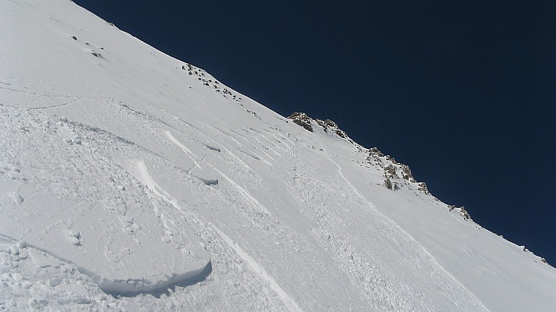 #4 Traces dans le tiers supèrieur. Traces dans le tiers supèrieur.