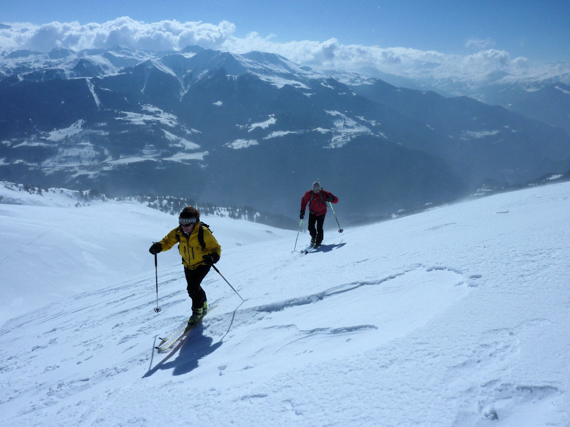 #9 Sur la croupe sommitale : Nous devons lutter contre un vent tempétueux et glacial. Sur la croupe sommitale : Nous devons lutter contre un vent tempétueux et glacial.