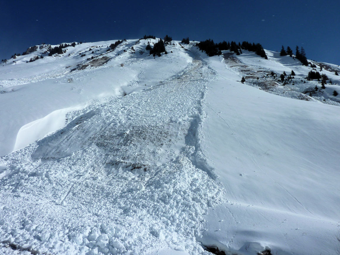 #2 Avalanches en versant S/SW : Habituel dans ce secteur. Avalanches en versant S/SW : Habituel dans ce secteur.