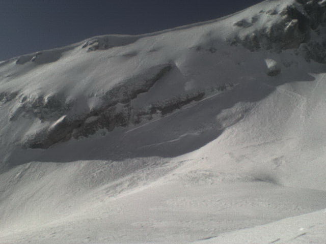 #1 Vue à la montée. Anciennes plaques en face Nord Vue à la montée. Anciennes plaques en face Nord