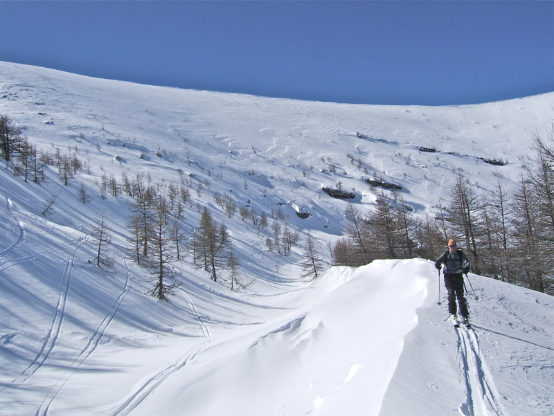 #13 Bertrand : La pente sommitale est belle mais tout le reste est en croustasse inskiable. Bertrand : La pente sommitale est belle mais tout le reste est en croustasse inskiable.