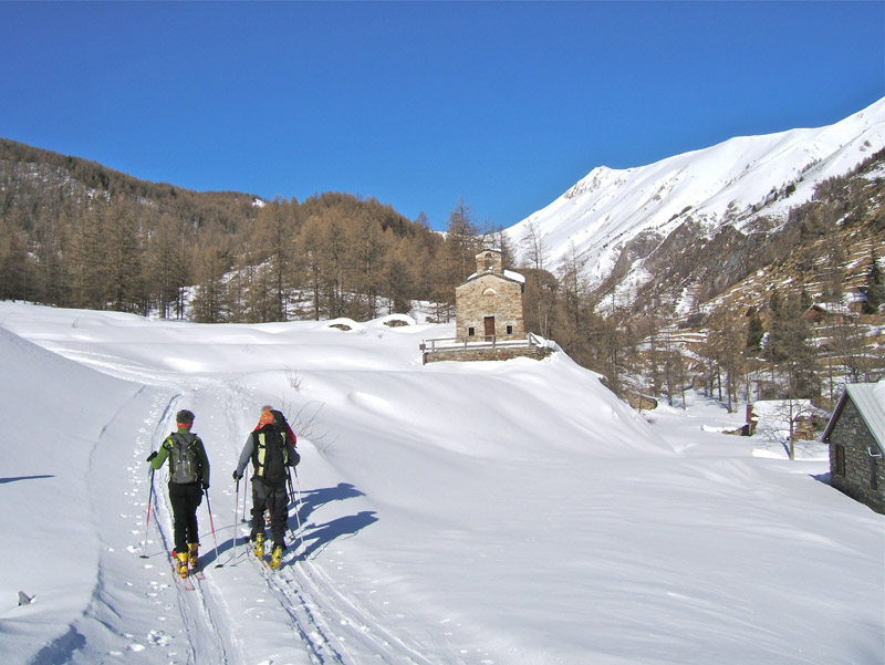 #1 Bertrand : A la chapelle on va prendre la Croupe (Costa del Gaglio )derrière la Chapelle Madonna della Neve. Bertrand : A la chapelle on va prendre la Croupe (Costa del Gaglio )derrière la Chapelle Madonna della Neve.