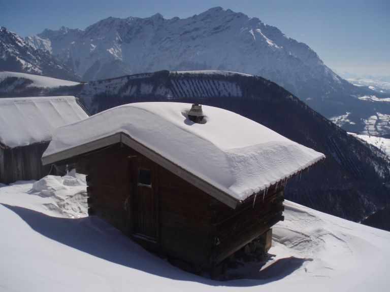 #2 bergerie de la sambus : cabane ouvert, mais l bergerie de la sambus : cabane ouvert, mais l'intérieur n'est pas en très bon état. l'endroit est superbe !