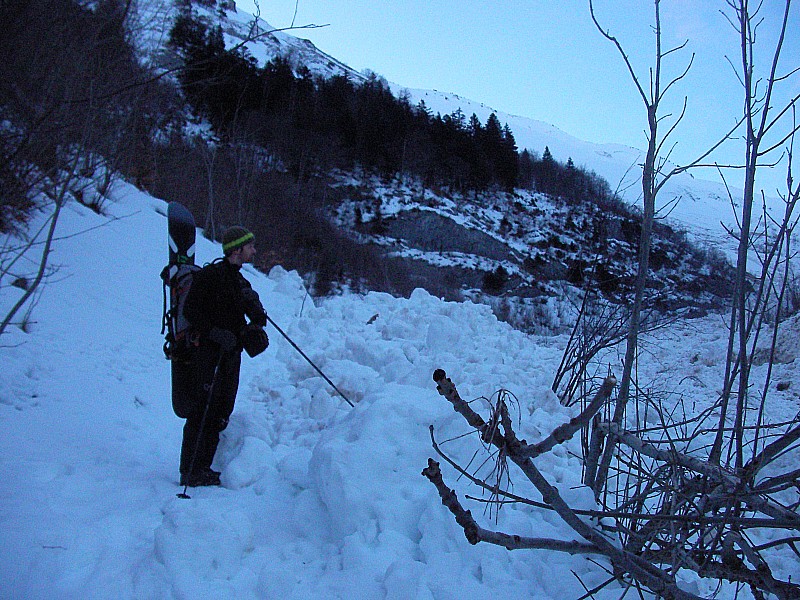 #1 avalanche : grosse avalanche dans le vallon avalanche : grosse avalanche dans le vallon
