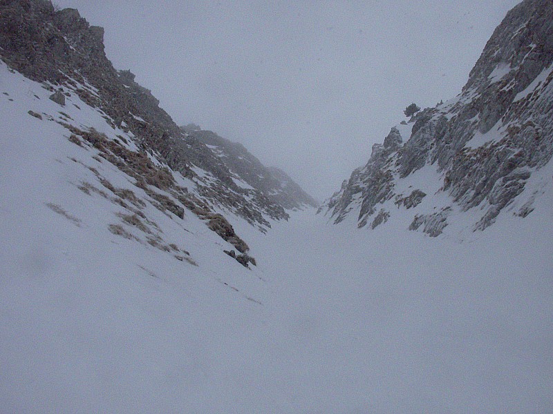 #12 Couloir sud : Aperçu du couloir sud dans la neige Couloir sud : Aperçu du couloir sud dans la neige