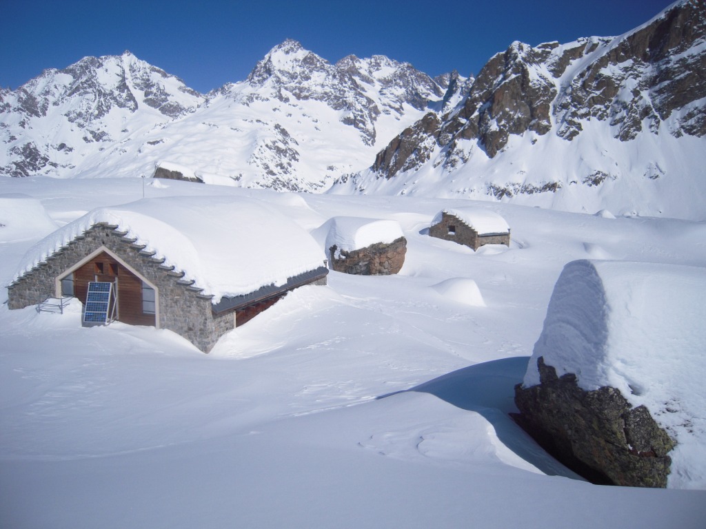 #14 refuge sous la neige : neige jusqu refuge sous la neige : neige jusqu'au toit