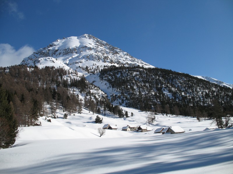#3 Chalets des Acles : en face sommet du Charra, à gauche Col des Acles, à droite notre itinéraire Chalets des Acles : en face sommet du Charra, à gauche Col des Acles, à droite notre itinéraire