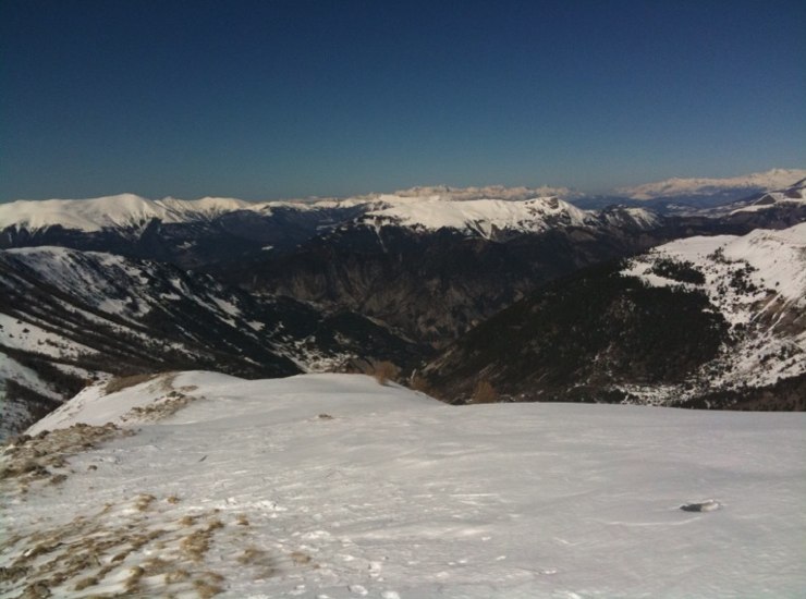 #7 Vue du sommet : Vue sur le Blayeul et au fond les montagnes du gapençais: céuse, etc... Vue du sommet : Vue sur le Blayeul et au fond les montagnes du gapençais: céuse, etc...