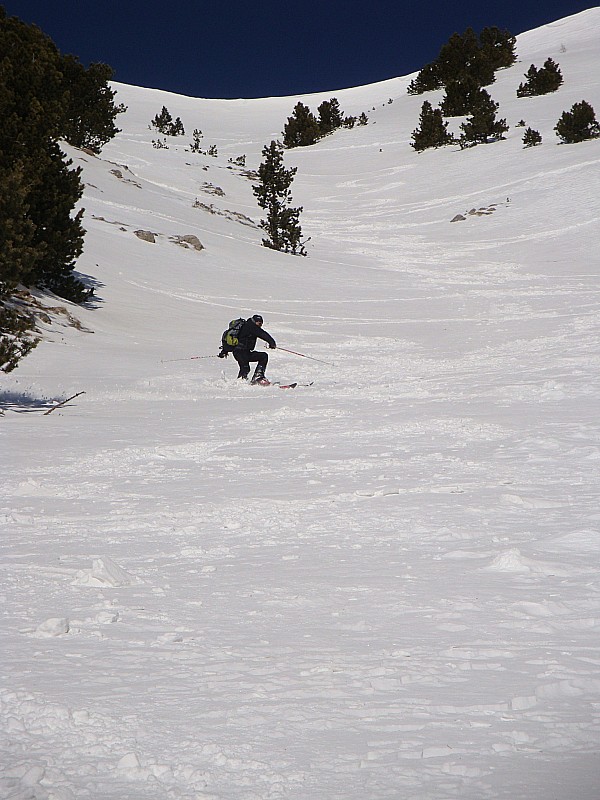 #8 Descente en couloir sud : Neige décaillée et même transfo mais lourde, faut avoir les jambes ! Descente en couloir sud : Neige décaillée et même transfo mais lourde, faut avoir les jambes !