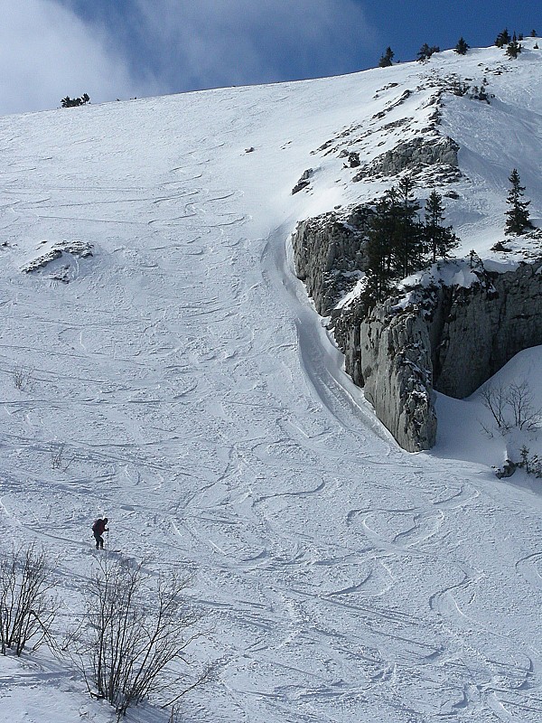 #11 Facette est Petit Som : Bon ski sur le haut de la pente; en bas y a déjà beaucoup de traces. Facette est Petit Som : Bon ski sur le haut de la pente; en bas y a déjà beaucoup de traces.