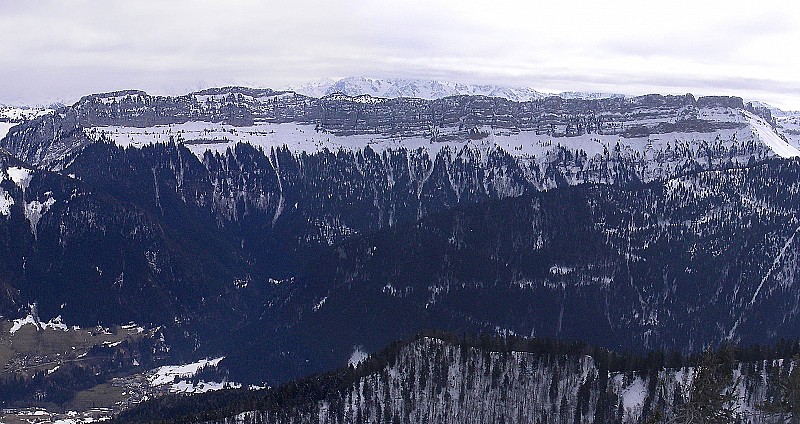 #1 Les Lances de Malissard : Vue d Les Lances de Malissard : Vue d'ensemble de cette grande barrière naturelle