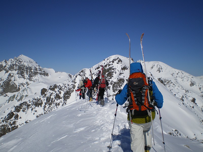 #10 Capelet S : Sommet du Capelet Sup direction arête NE.
C Capelet S : Sommet du Capelet Sup direction arête NE.
C'est pas encore le moment de chausser les skis