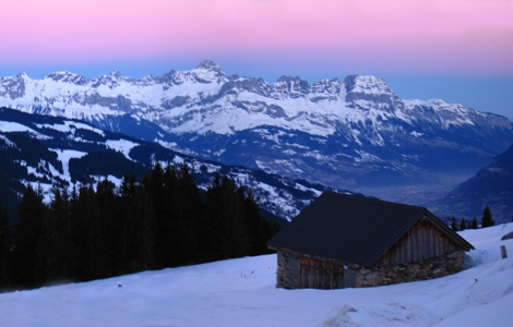 Chalets du Truc : Le ciel commence à s'embraser sur les Aravis.