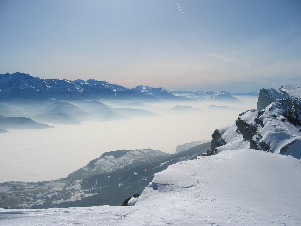 #1 Grenoble sous la brume : on est mieux au-dessus ;-) Grenoble sous la brume : on est mieux au-dessus ;-)