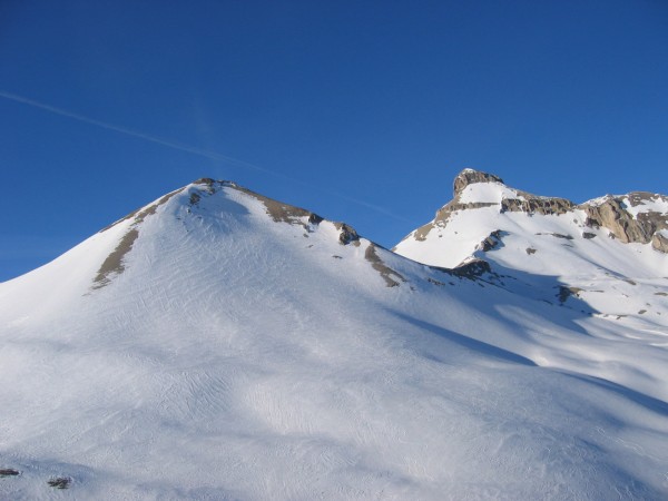 #7 Tête de Vallon Pierra : Un petit sommet sympa qui peut apparemment se descendre par toutes ses faces, et aussi se remonter par l Tête de Vallon Pierra : Un petit sommet sympa qui peut apparemment se descendre par toutes ses faces, et aussi se remonter par l'arête nord, débonnaire.
