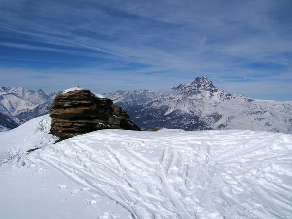 Mt Nebin : Le sommet avec son rocher typique