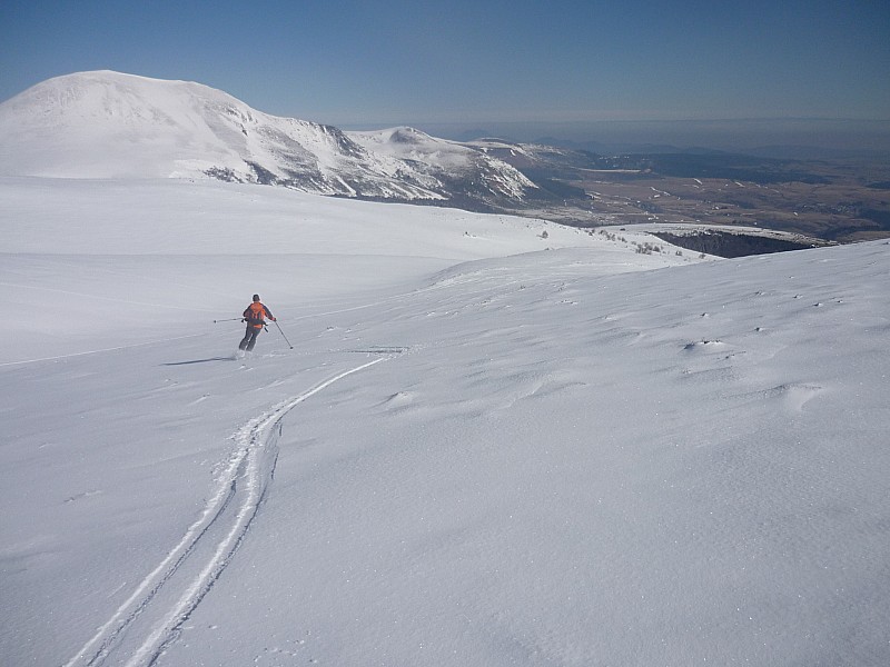 Descente vers Chambon : Ski grand large.... il y a qu'à se laisser descendre