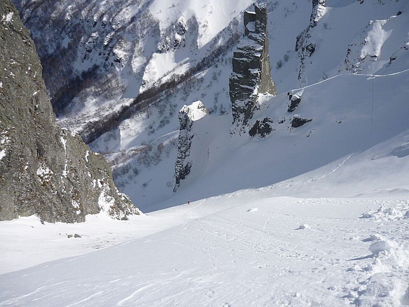 #8 Couloir du Moine : Très belle ambiance dans ce couloir... on a une idée de l Couloir du Moine : Très belle ambiance dans ce couloir... on a une idée de l'ambiance avec le compagnon petit point en contre-bas