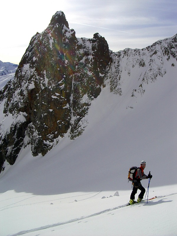 Au pied du couloir de Gravaris : On se relaie pour faire la trace