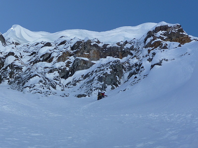 #2 Mont Oreb face Nord : la suite de la voie normale peu avant la fin... et sous les imposantes corniches ! Mont Oreb face Nord : la suite de la voie normale peu avant la fin... et sous les imposantes corniches !