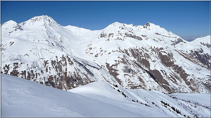 #4 Du sommet : Vue depuis le sommet sur le Cheval Noir. Du sommet : Vue depuis le sommet sur le Cheval Noir.