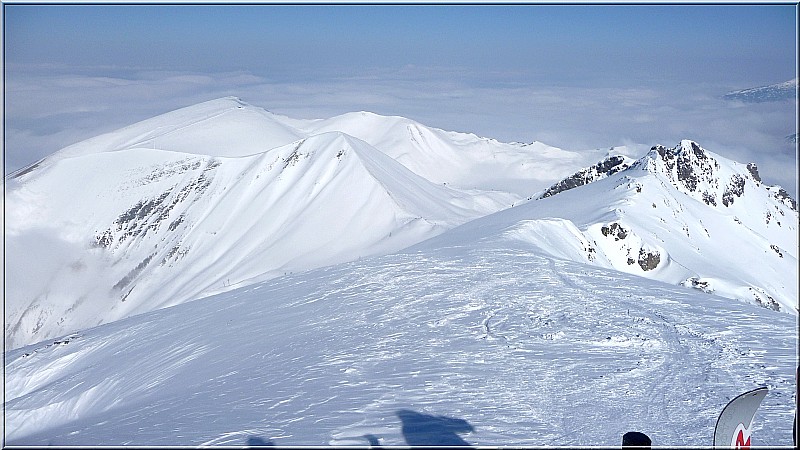 #1 Depuis le sommet : Vue sur le Pérollier et le Grand Serre. Depuis le sommet : Vue sur le Pérollier et le Grand Serre.