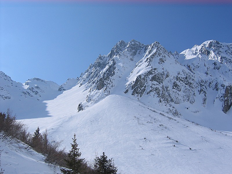 #1 les Fouages : Le col ,à gauche, et les rochers de Vallorin les Fouages : Le col ,à gauche, et les rochers de Vallorin